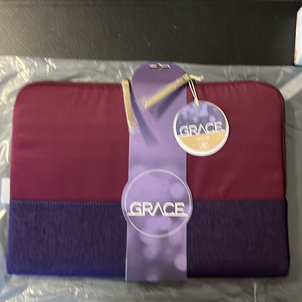 NWT Grace  16” MacBook Pro Sleeve - Picture 2 of 11